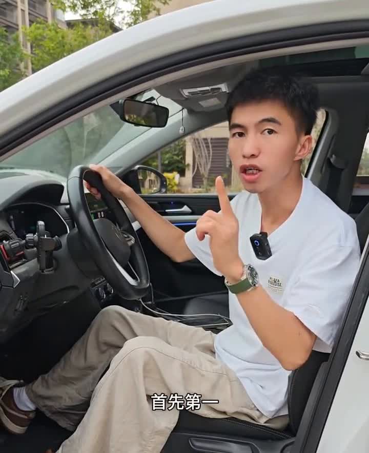 踩油门3大技巧，新手开车要牢记。你以为大脚踩油门就一定会费油吗？其实老司机省