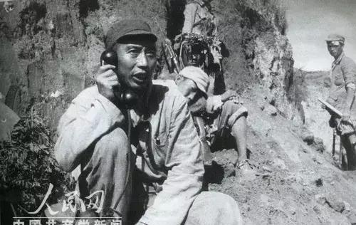 有一次，毛主席请王震来看他。当时他身上带着枪，所以警卫不让他见主席。毛主席看到这