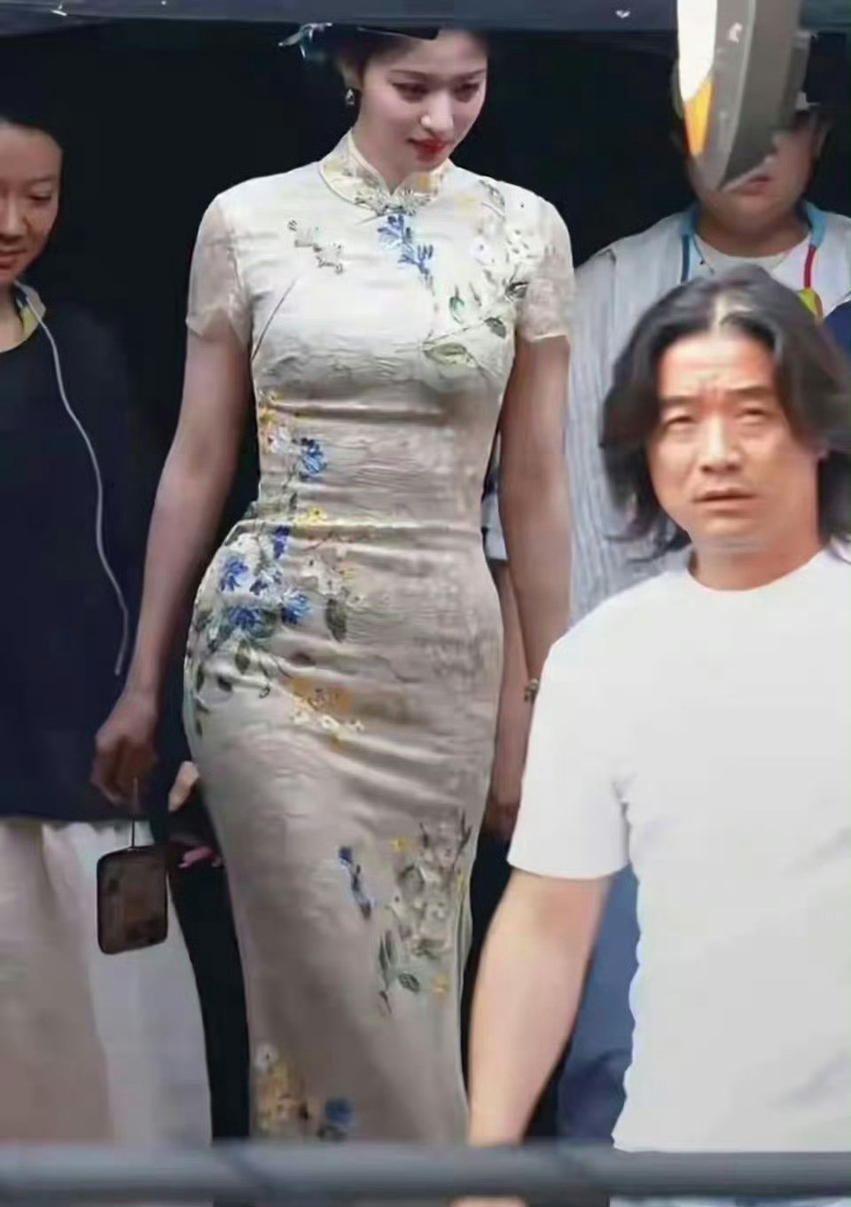 王楚然逆天腰臀比！！​​​