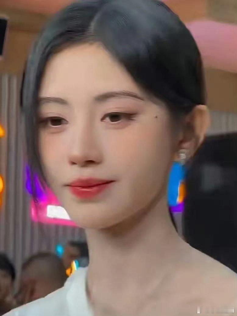 虞书欣和鞠婧祎谁更美？