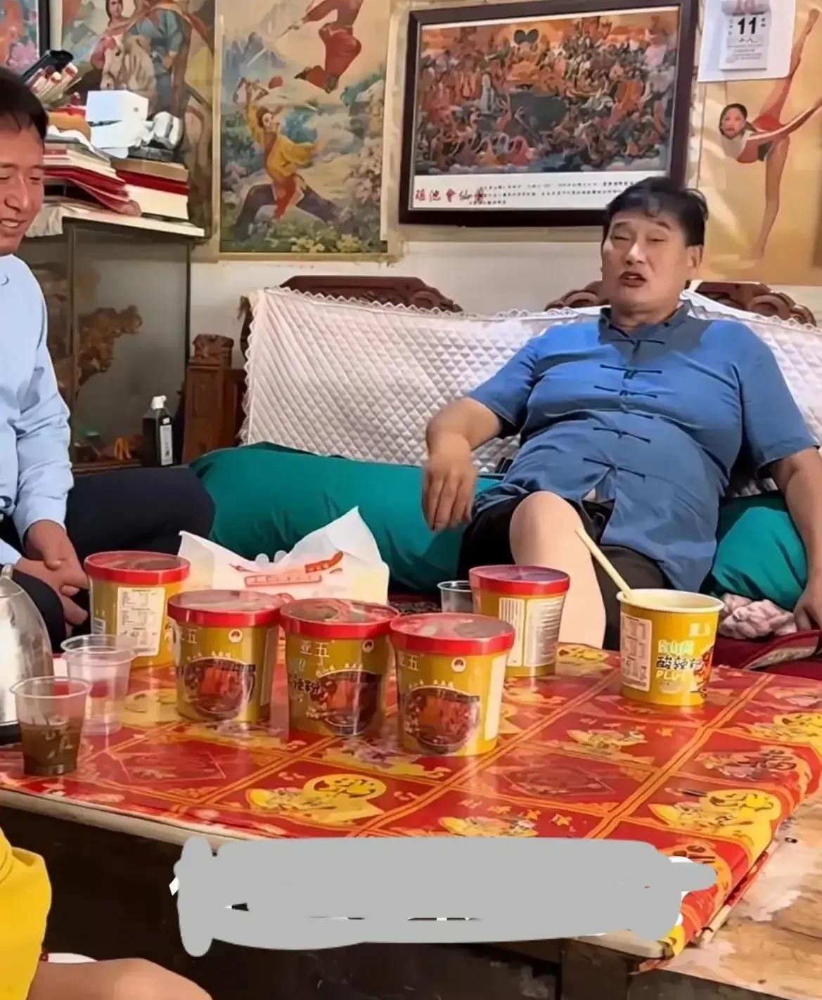 电视上看着一般般，真人巨帅啊。