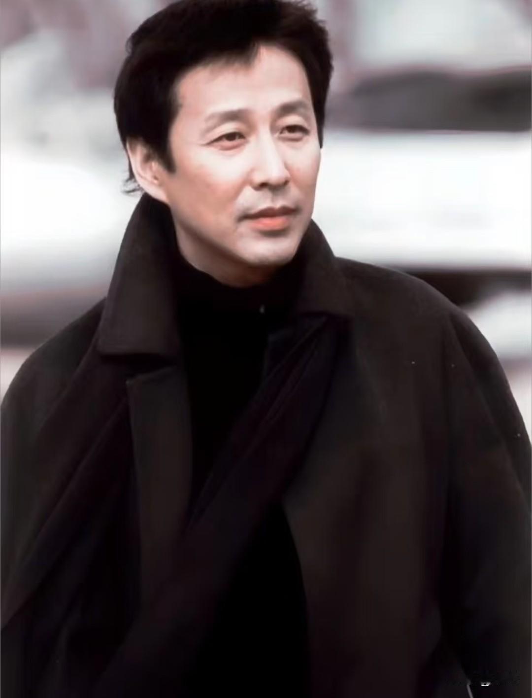 陈道明说过一段令人醍醐灌顶的话：“人老了才知道，房子靠不住，钱也靠不住，老