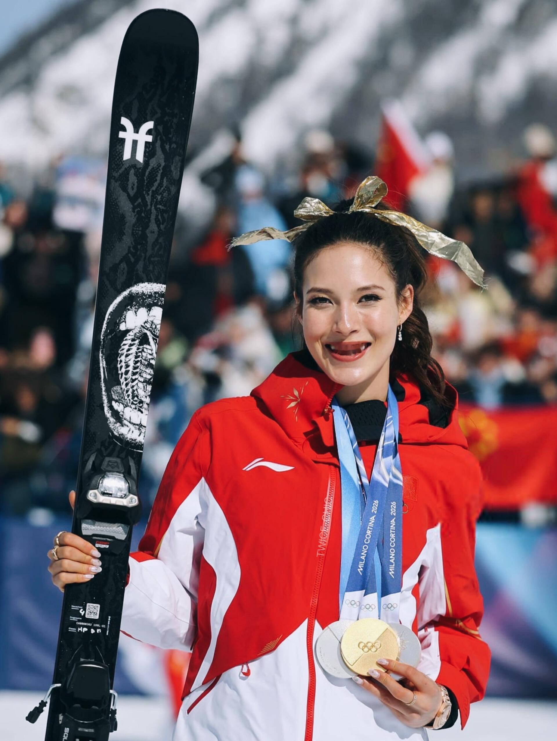 谷爱凌滑雪不是摔了铜牌吗，怎么变成金牌了？