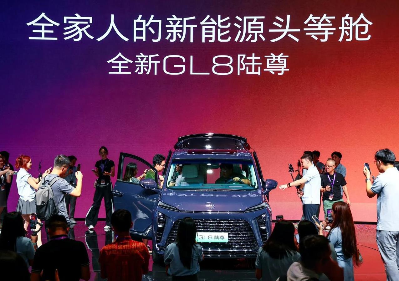 全新GL8陆尊上市：老虎不发威，当我是hellokitty？26年深耕中国M