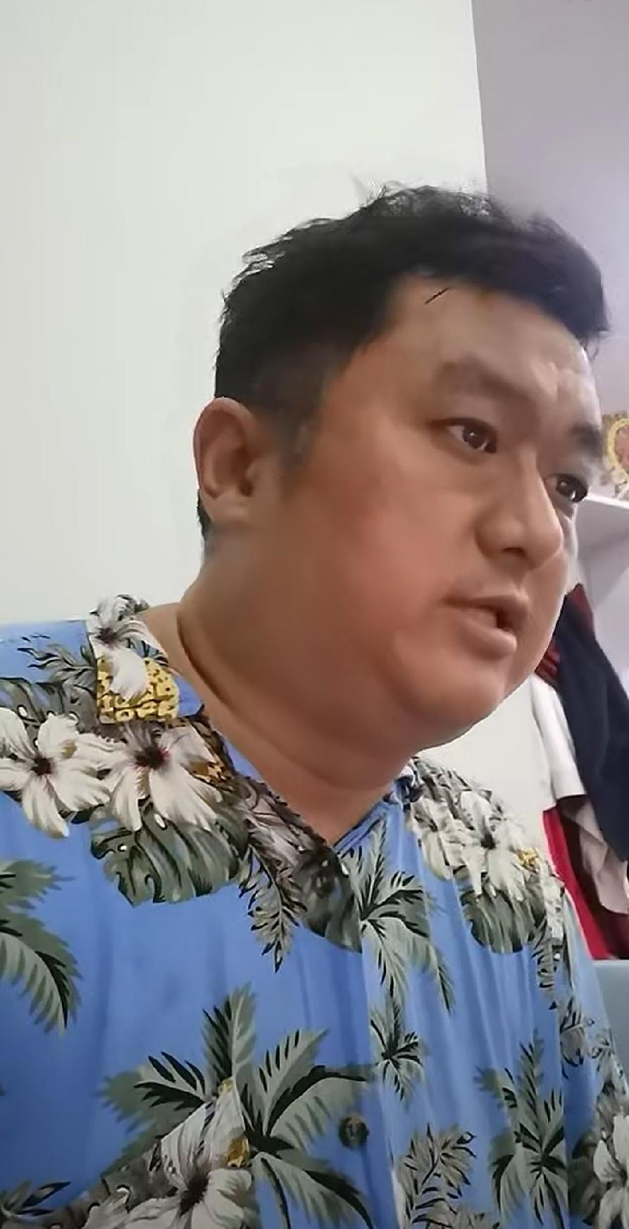 5月24日，公式相声创始人李宏烨开直播，被网友问：“相声能维持生计吗？”他直