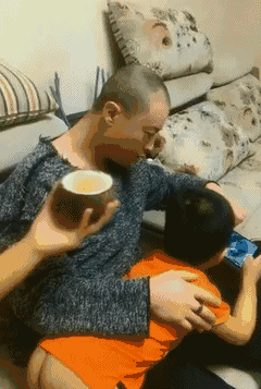 兄弟们我物色了一些很迷惑的gif。。。。。。请看。。。。。​​​
