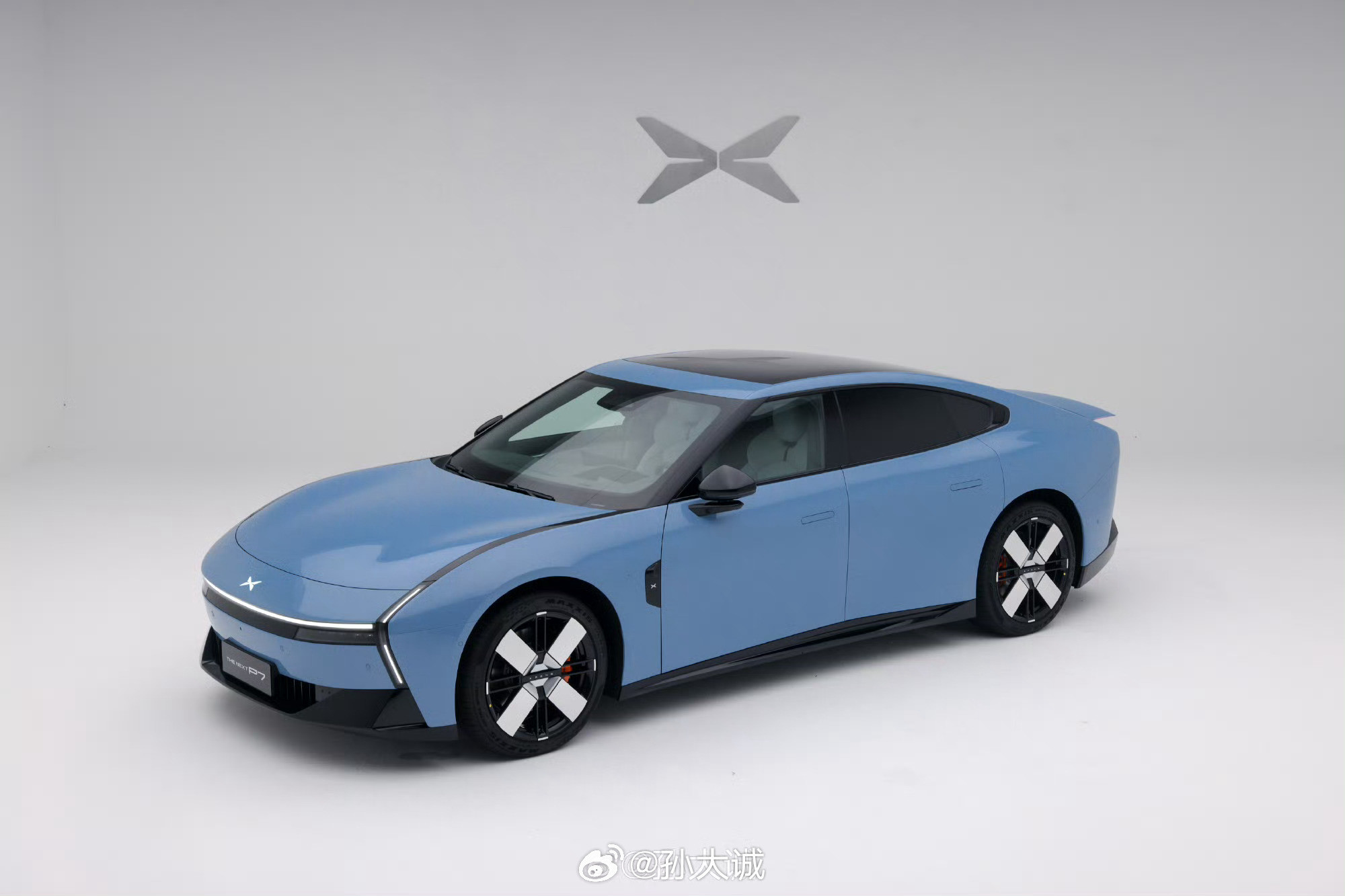 关于小鹏的第二代VLA跟大家唠两句。小鹏汽车多次强调第二代VLA确实是底层重构的