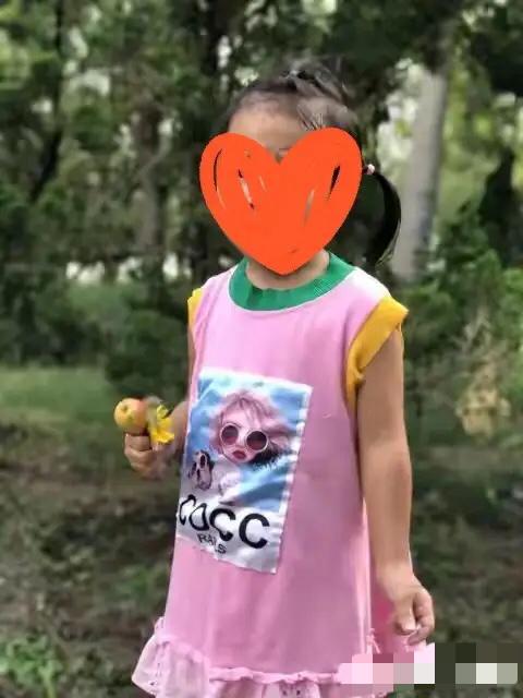 太揪心了！幼儿园里那个连续三天没人接的4岁女娃，看一眼就让人心里发凉。别的小朋友