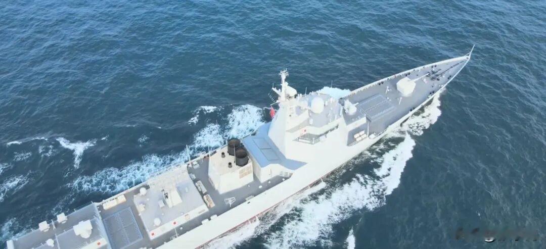 联合早报今天（6月2日）报道：“中国最新一艘052D型驱逐舰‘铜川舰’（舷号17