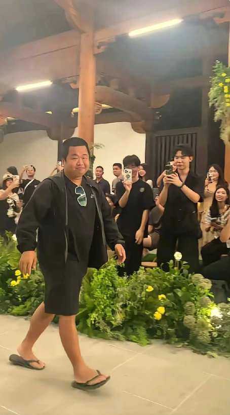 我来“马后炮”一句，其实我早就料到蓝战非要被平台“制裁”！他敢说出“年收入九