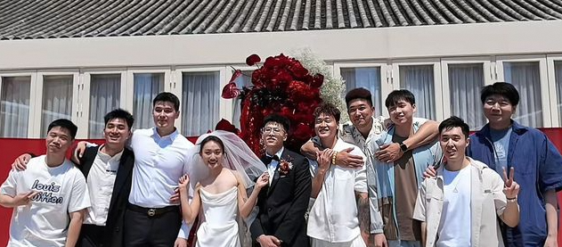 新疆男篮现身范斌爱女大婚，球员女友颜值大赏