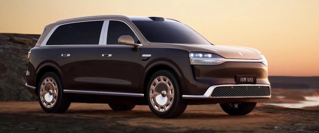 全新问界M9Ultimate也来了，这算是传说中的M9L？有一说一，新车改动不