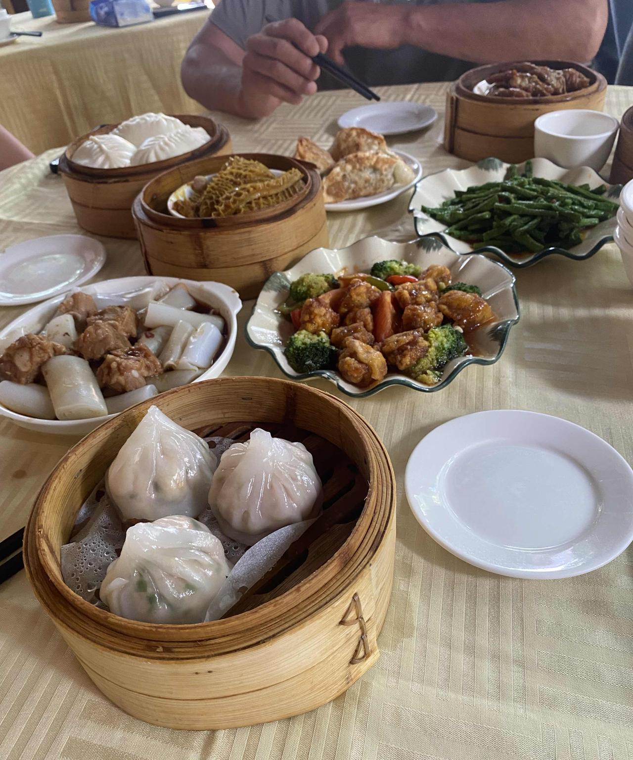 现在都说大环境不好，生意不好做，大家都降低消费了，特别是一些早餐和快餐。现在有