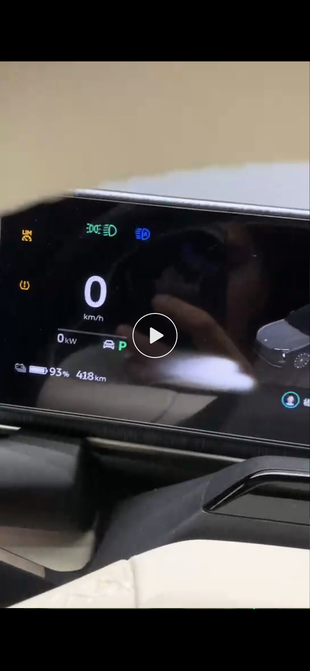 前天换了一个70度的电池一开始是有点嫌弃的，因为前面测试两块75度电池综合也就