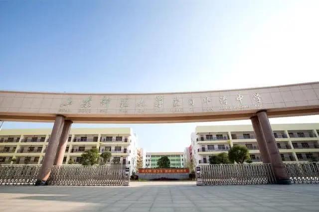 突然发现，我上过学的所有学校都已经不存在了！从小学到初中，到高中，到师范，无一幸