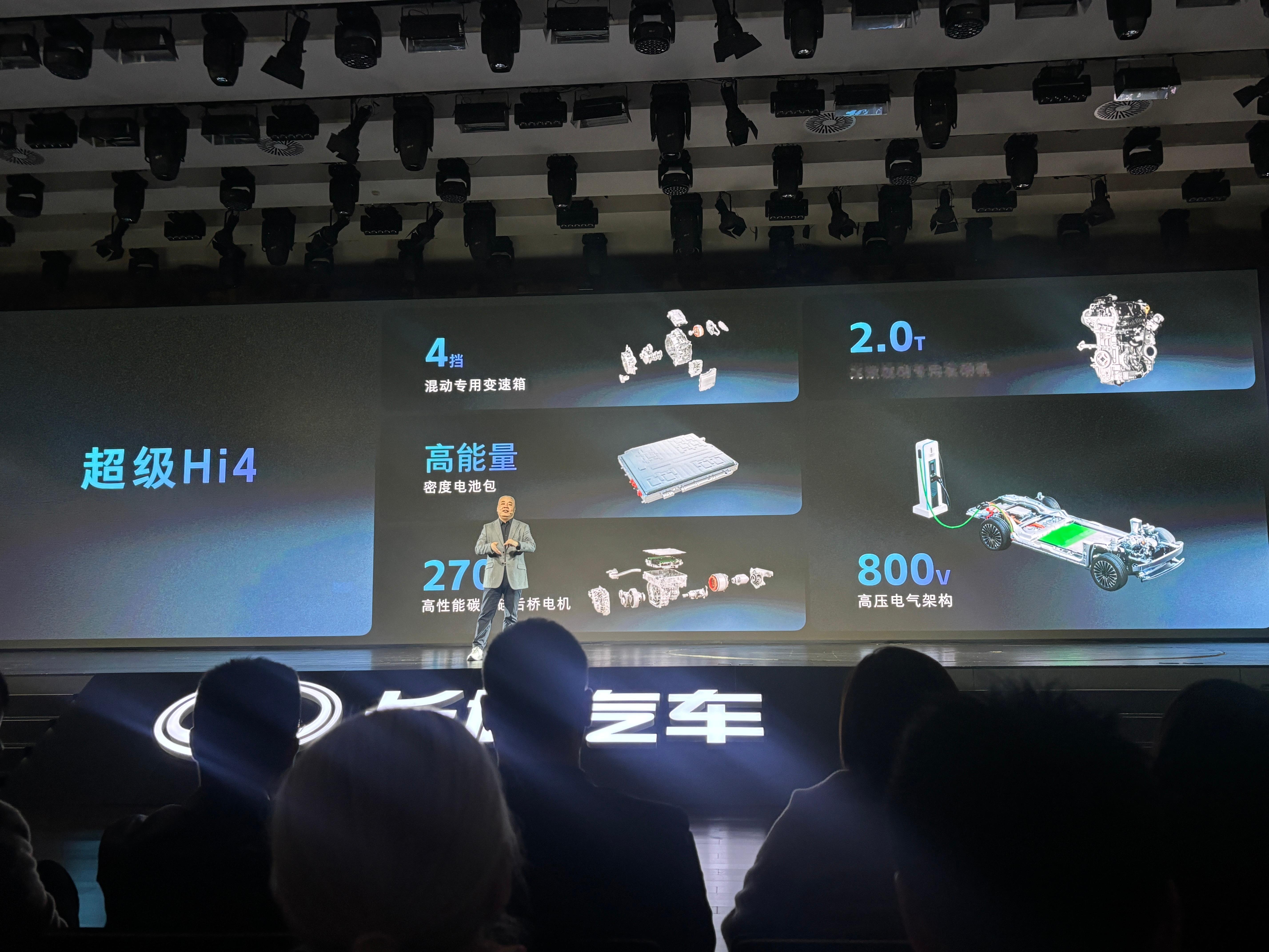 长城将Hi4混动平台升级为超级Hi4。—4档混动变速箱—2.0T混动发动机