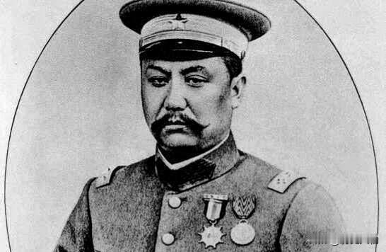 1909年阎锡山学成归国，暗中在山西新军积蓄革命力量。1911年武昌起义爆发，他