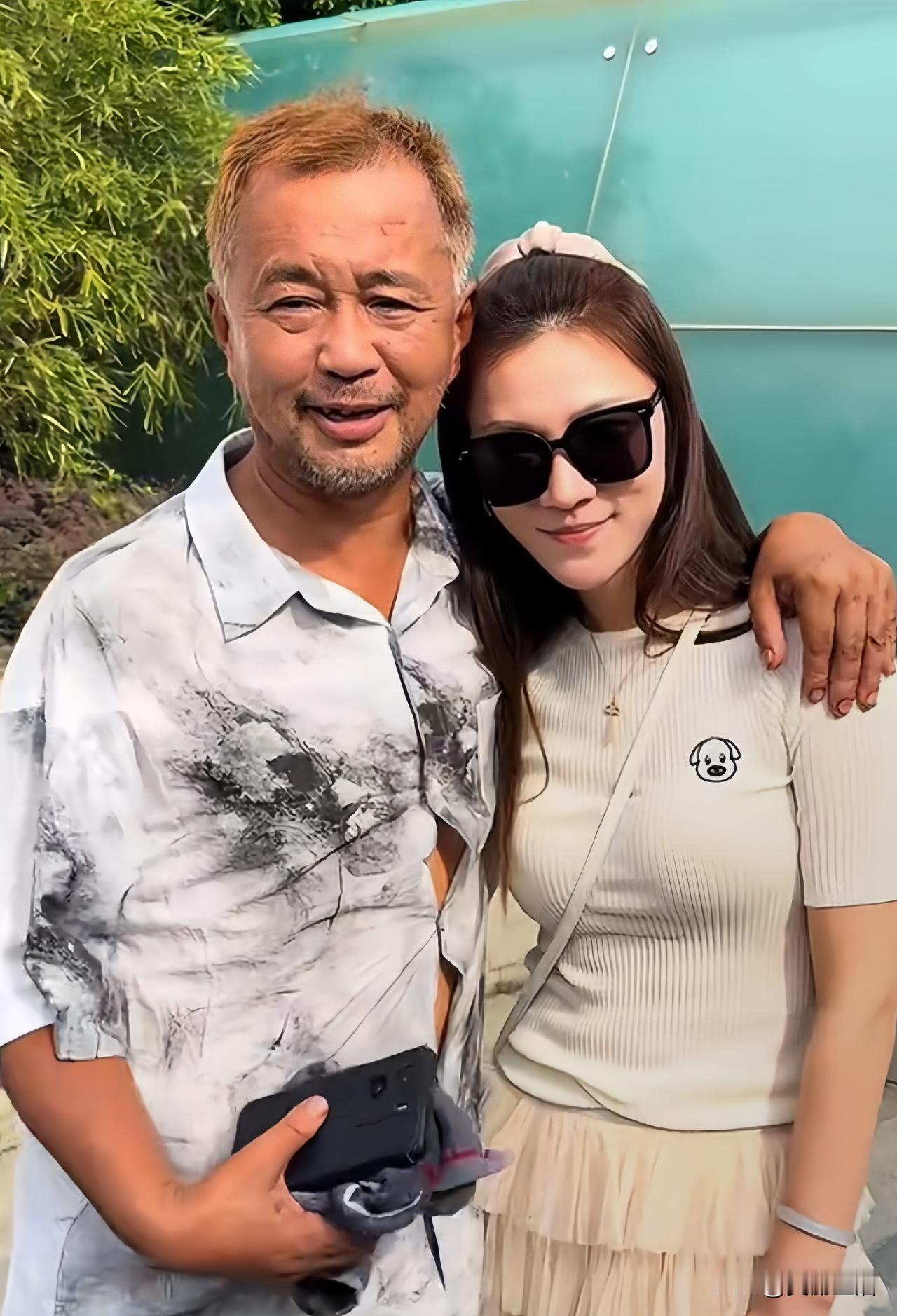 不查不知道一查原来是我肤浅了沈巍和晓晓，这对引起众多网友关注的情侣，在两人