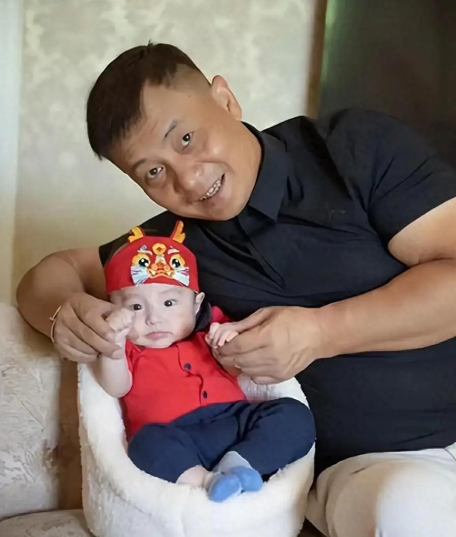 李琳和李大双结婚时，两人明明说好了做丁克。谁能想到，李大双到了晚年突然反悔，转头