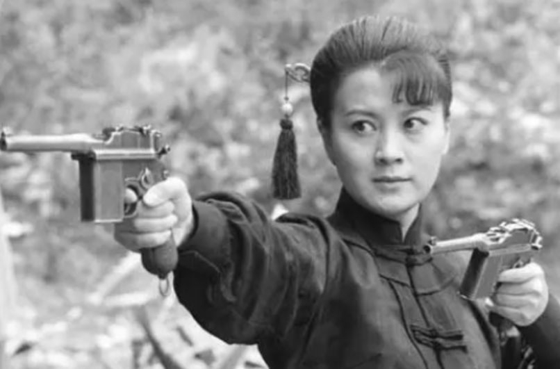 1937年，一女乞丐被请进杜公馆，她衣衫褴褛，神情憔悴。杜月笙盯在她脸上，意味深