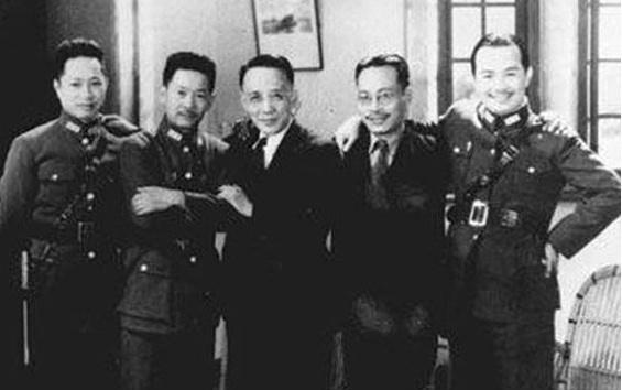 五个客家大佬！居中的C位，确实在国共中资历都很牛。淞沪会战之初，日本人一