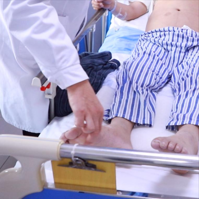 做好这4步，脊髓损伤后肌肉萎缩也不怕 脊髓损伤后，几乎每位患者都要面对一个令