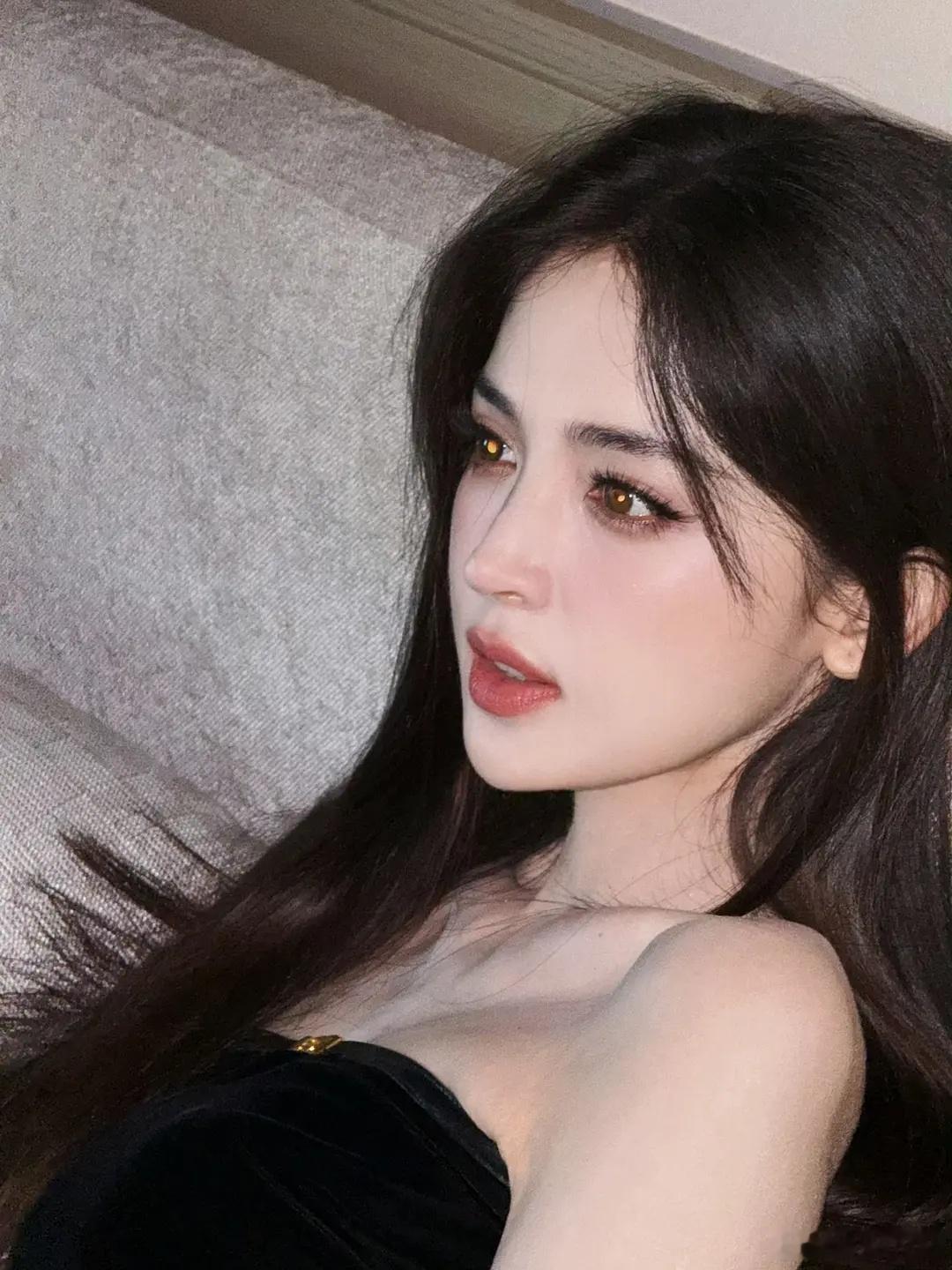 古力娜扎TF营业图，p1神了吧长得太漂亮了，有种🐍系美人的