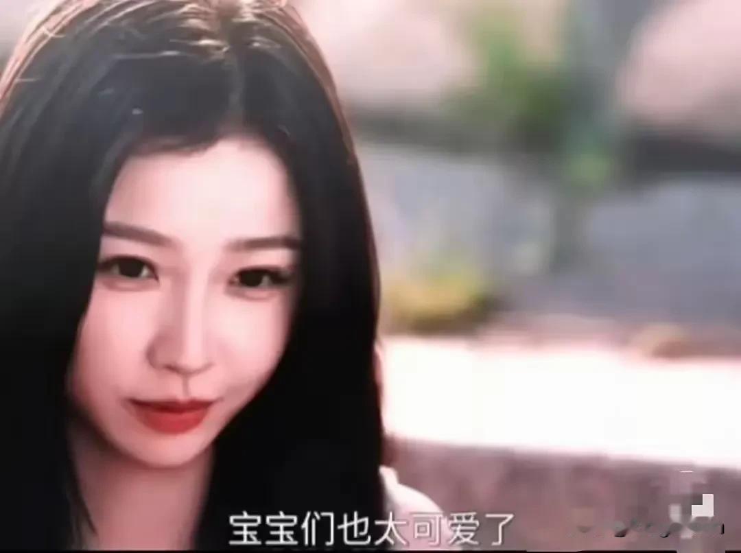你敢对青春期的男生说这个？！不想混了。她这眼神她也不是教书育人的眼神啊。哪个正经