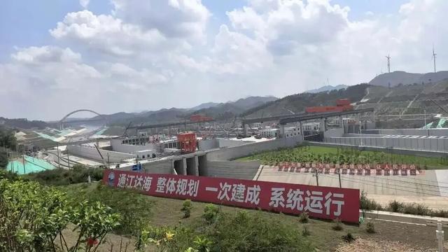 船舶装上“智慧大脑”，能与运河“畅聊”？首艘智能示范船试航引发广泛关注。6月