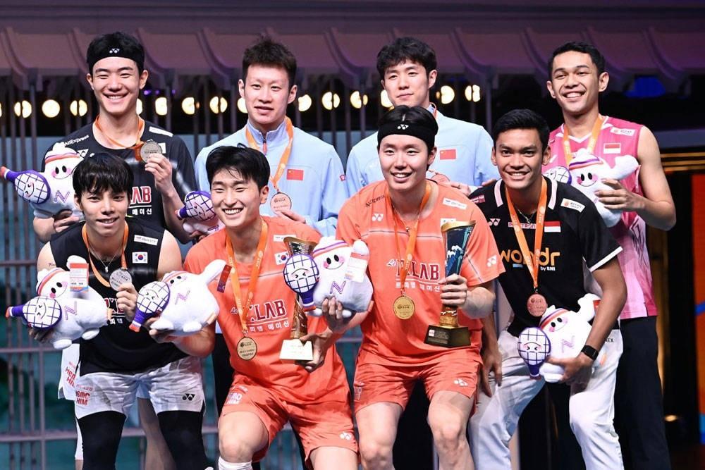 韩国棒子越来越强大，尤其是他们的男双金徐组合当今羽坛最强者，无人能敌，女单小安子