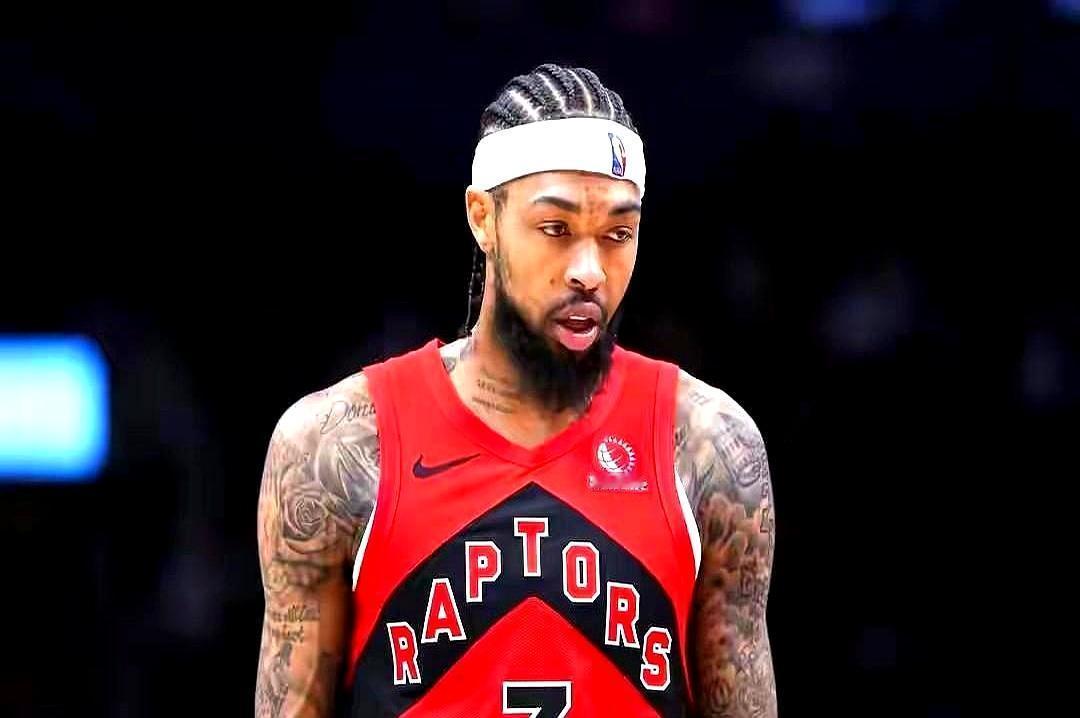 猛龙这赛季把脸打了。去年卖完球星，大家等着他们摆烂，结果28胜19负，直接