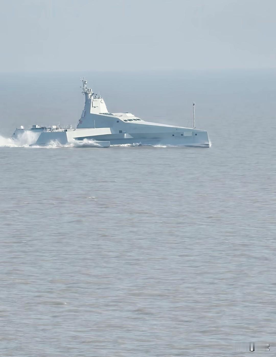 【网友惊呼：差点起飞了！——虎鲸无人作战艇再亮相】虎鲸无人作战首次公开是在202