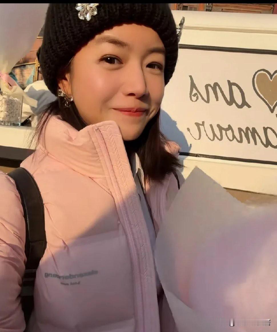 现在全网偷着乐的应该是陈妍希了吧？从之前她和陈晓闹离婚，陈晓离家出走，一直住剧