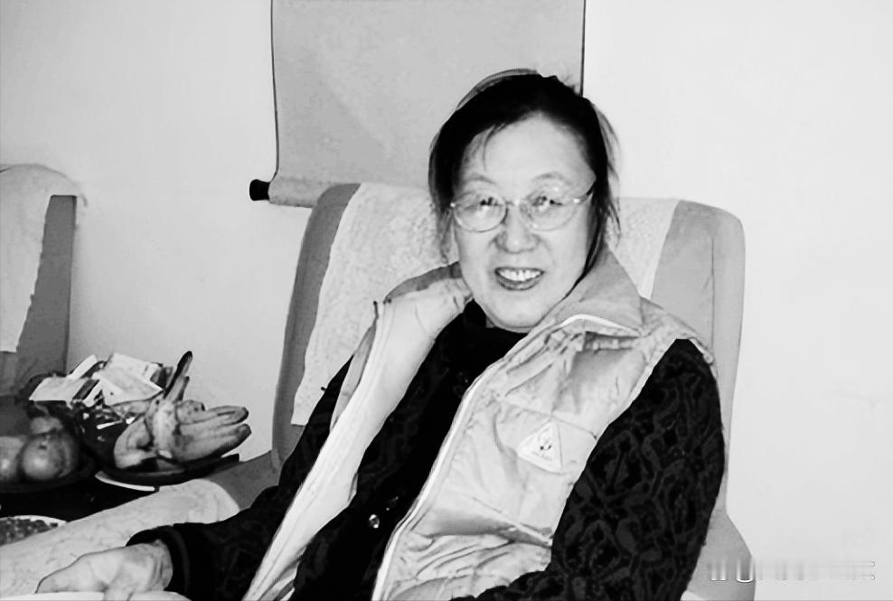 一个41岁的女人，前一天还是中央委员、北京市委书记，转眼之间却成了被隔离审查的对