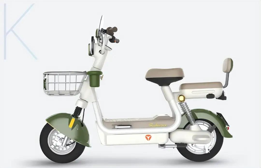 电动车新国标来袭，还是雅迪更懂大众的心。这新国标的电动车看起来，都好丑啊，没有