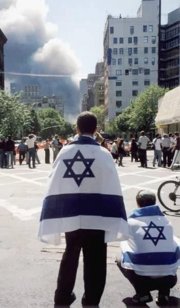 一张2001年9月11日拍摄的真实照片，来自包含数千张世贸中心袭击现场图片的档案