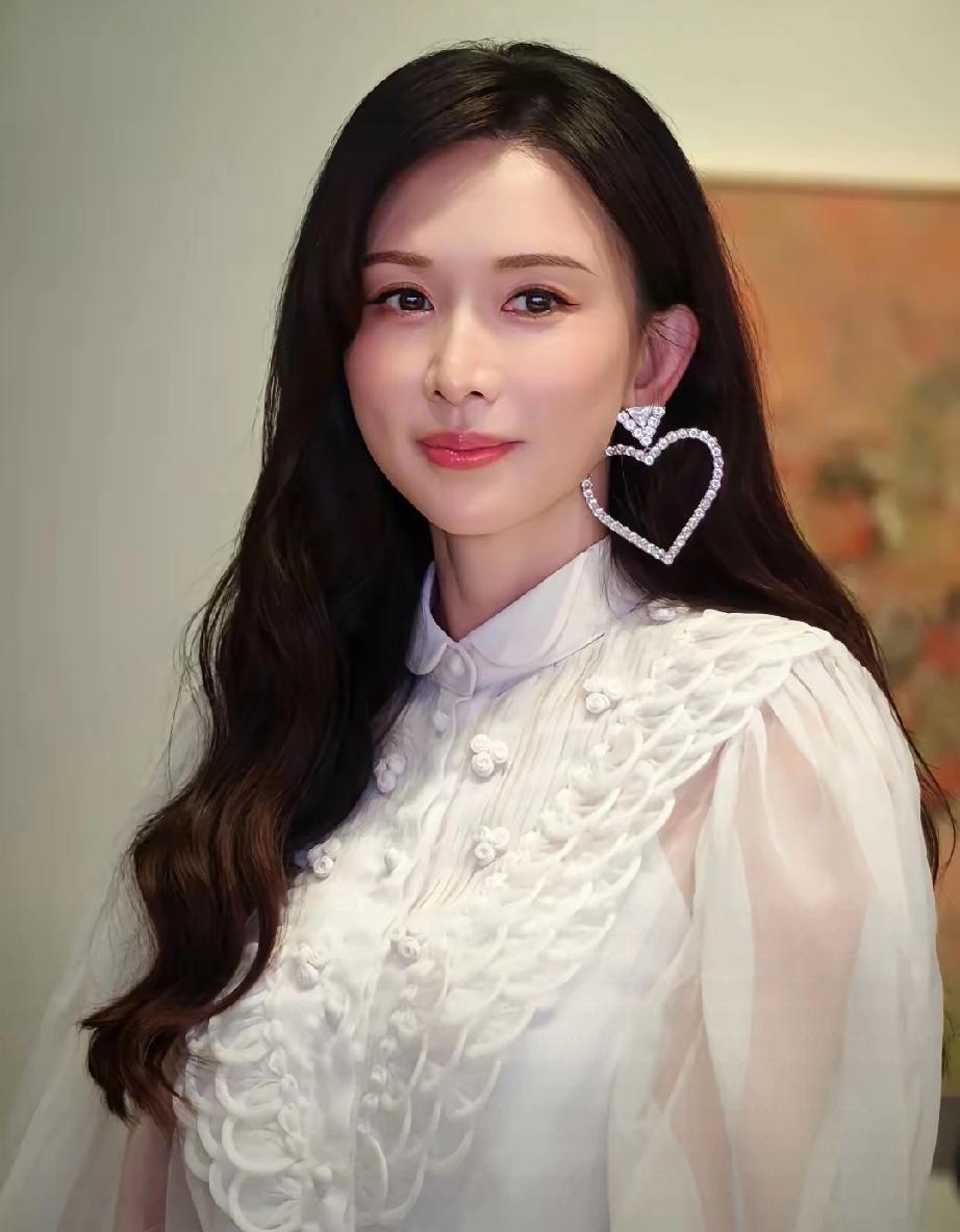 岁月不败美人！林志玲50+状态回春，被宠成少女太好命