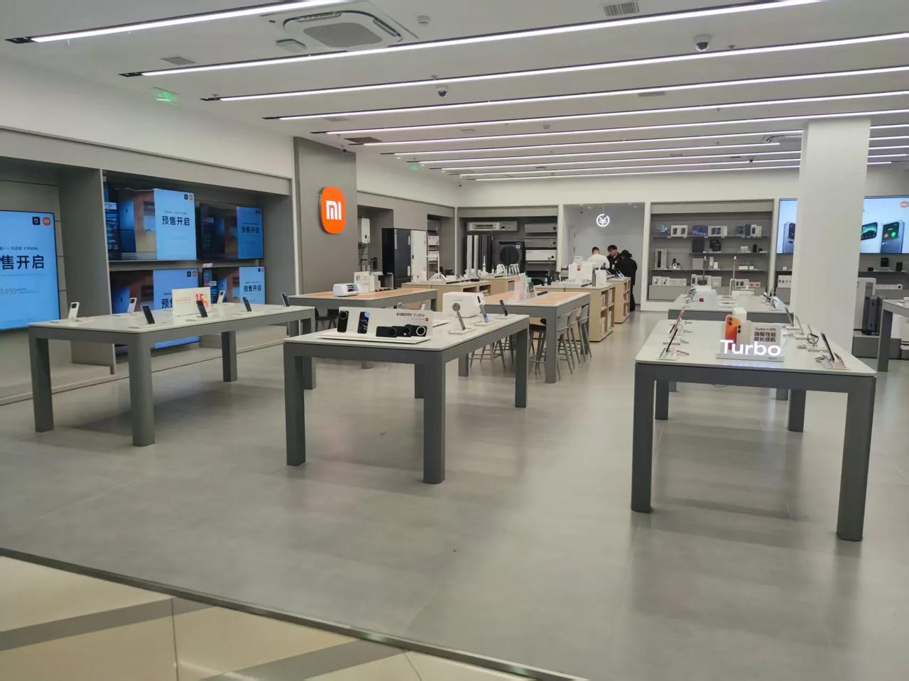 小米涨价的副作用果然暴露，华为苹果笑了。市场调研机构Omdia发布最新一季度手机