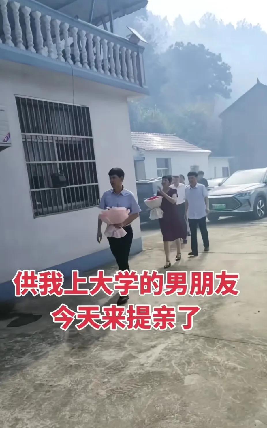 供我上大学的男朋友今天来提亲了我们是同班同学，高考时他落榜了，我考上了名牌大学