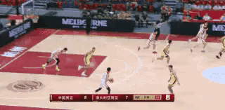 中国男篮巨星赵继伟的传球视野真是太好了！在今天中国男篮主场迎战澳大利亚男篮的热身