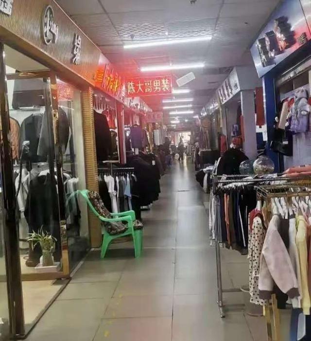 为什么唯独在我们中国，电商彻底干趴了实体店？这么说吧，同样的东西，网上卖300，