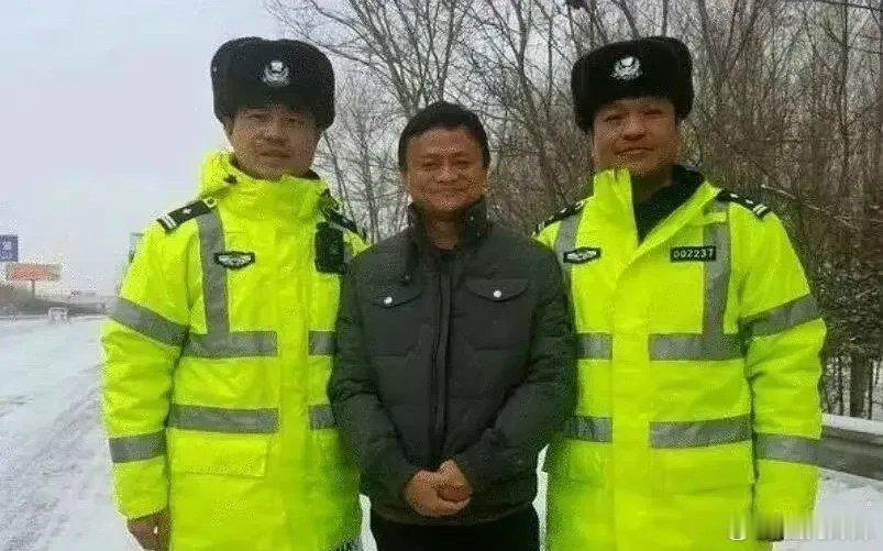 这是3个刚进去，1个刚出来的时候拍的吗