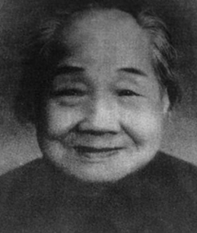 毛岸英外婆80寿辰，寿宴上老太太对岸英说：我还欠别人一笔钱。1950年5