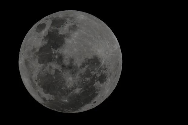 SpaceX火箭助推器正以每小时5400英里的速度与月球相撞，预计将留下16英尺