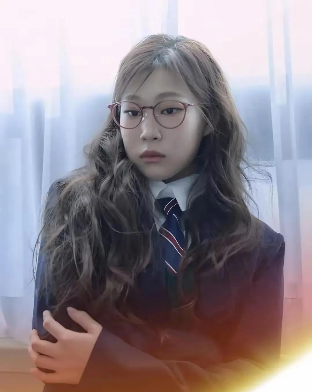 小沈阳女儿是比小时候好看多了，但是依然不是大众审美点上的美女。 不管像不像孔