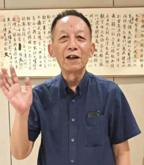 41岁的武汉大学副教授易中天提交辞职信后，就离开了学校，他说：“在这儿待了11年