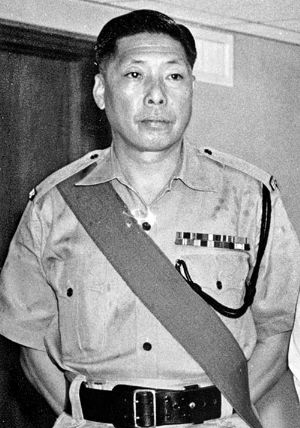 曾志伟的爸爸曾启荣，外号“曾咩渣”，也就是大队长。1940年，曾启荣加入了香港警队，一路升到了军装警