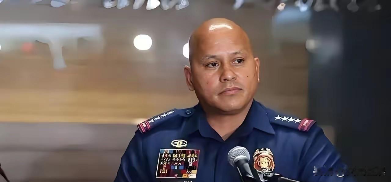 杜特尔特果然没看错人，罗纳德·德拉罗萨这位前警察总监身上，真真切切透着一股舍身忘