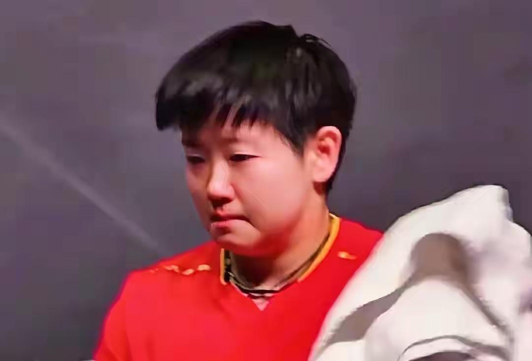 孙颖莎在全运会女单决赛期间接连关键失误，不少观众最近说她心态波动太大，对于赛场得