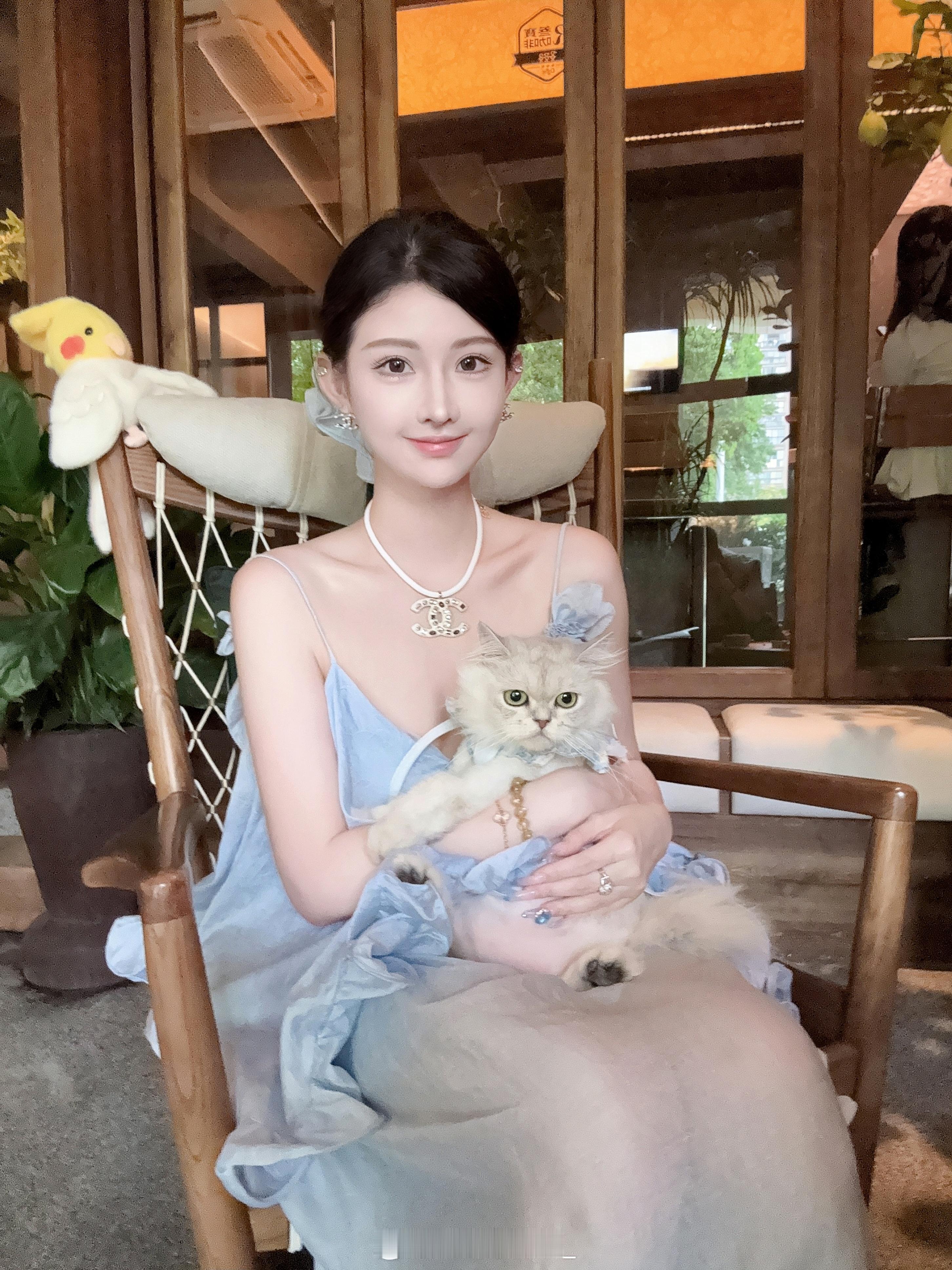 小猫咪好乖露哥日常穿搭露兒大魔王​​​